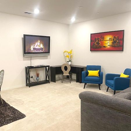 Private Lux Apartment In A New Community 폰타나 외부 사진